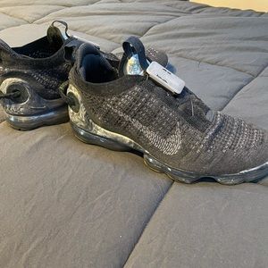 Mens running shoes